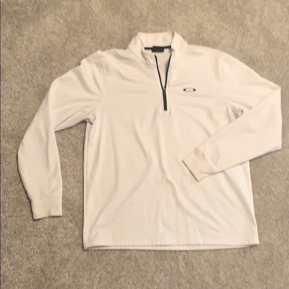 Men’s medium Oakley half zip.